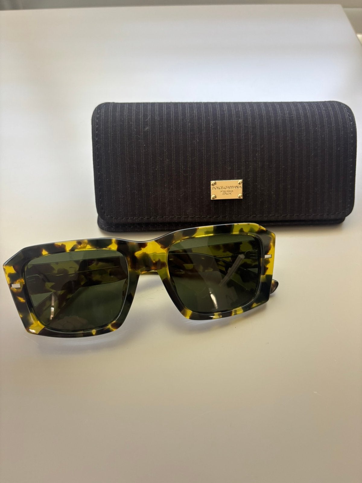 Zonnebril van dolce e gabbana, Zonnebril, Overige kleuren, Ophalen of Verzenden, Zo goed als nieuw