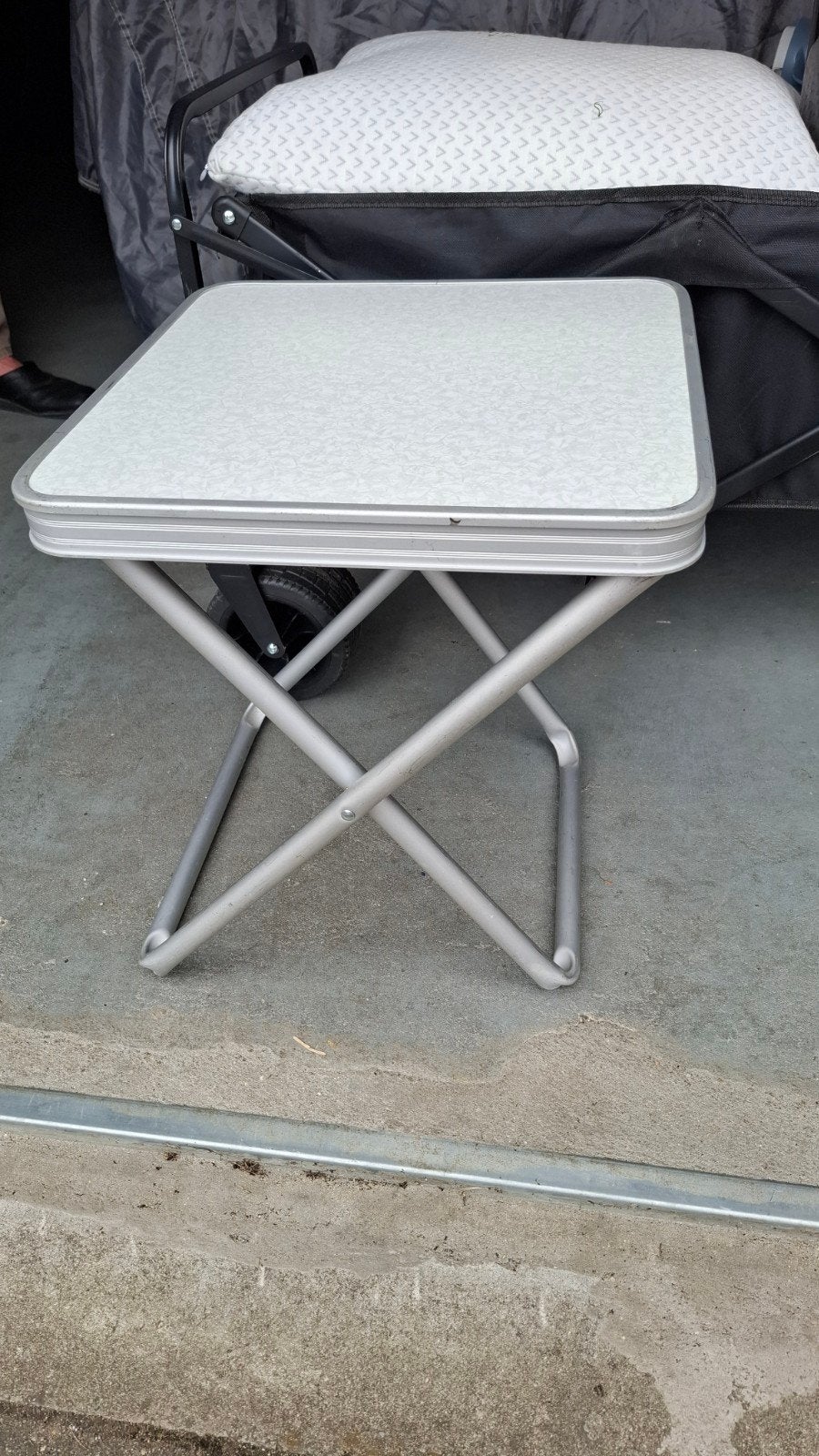 Klein tafeltje en krukje verkocht, Ophalen, Campingstoel