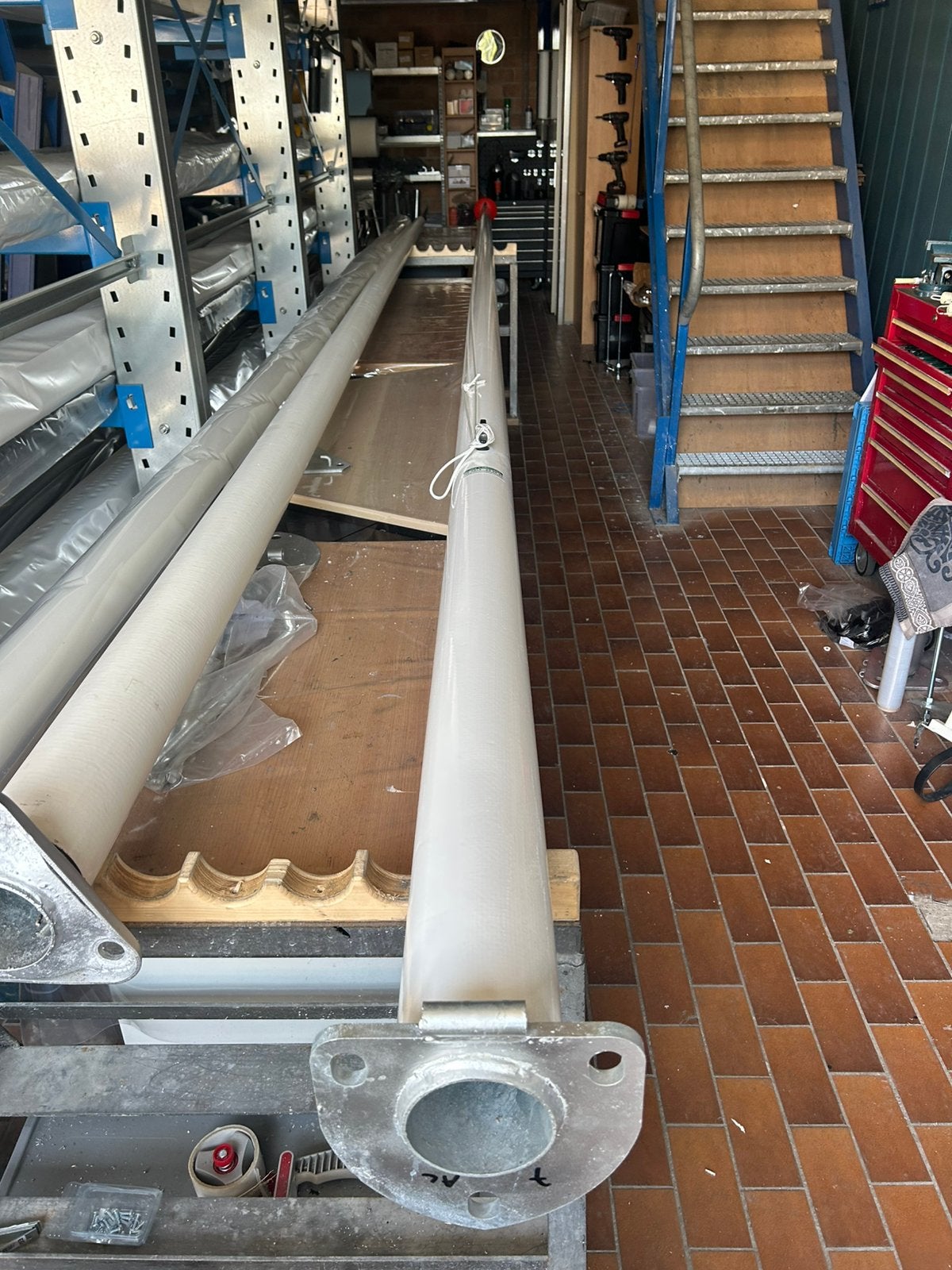 Zgan 7 meter polyester vlaggenmast met kantelbare voetplaat, Ophalen, Zo goed als nieuw