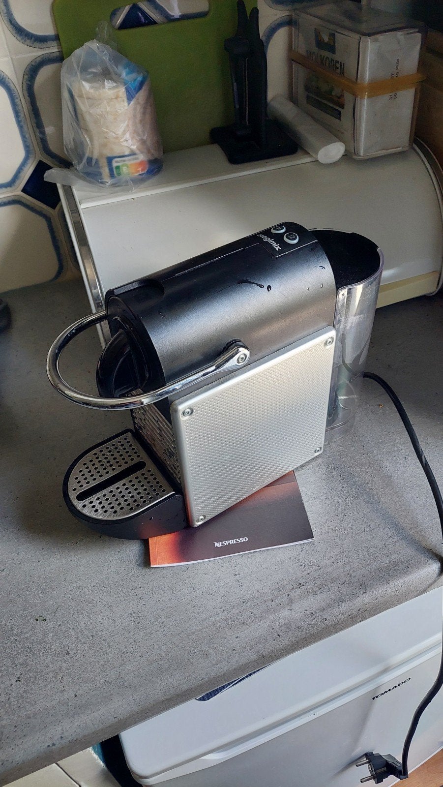 Magimix Nespresso Pixie M112 - niet optimaal, Gebruikt, Espresso apparaat, Ophalen of Verzenden, Koffiepads en cups