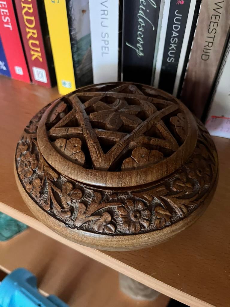 Hout gesneden doosje, Ophalen of Verzenden, Zo goed als nieuw, Glas of Kopje