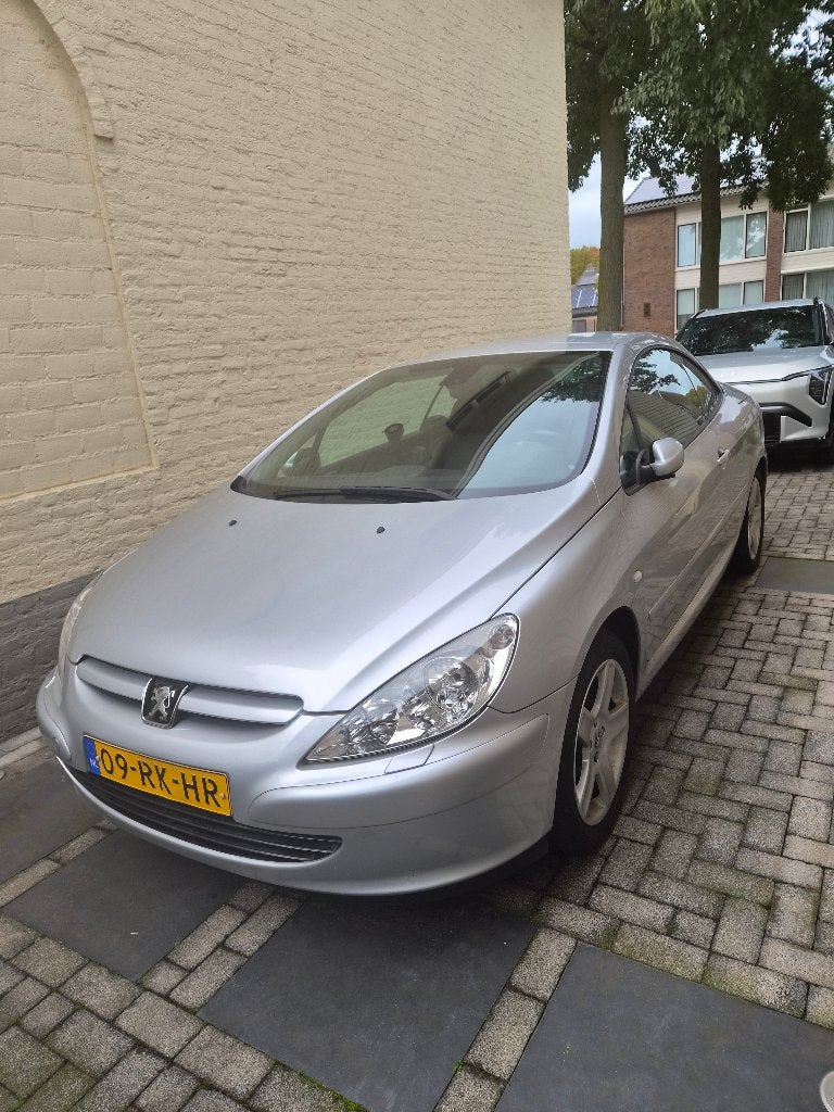 Peugeot 307 CC 2.0 16V AUT 2005 Grijs - slechts  66000 km, Auto's, Zwart, 4 cilinders, Cabriolet, 4 stoelen