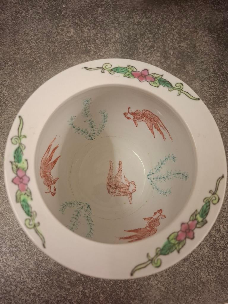 Chinese porseleinen bloempot met vissen en bloemen, Antiek en Kunst, Antiek | Vazen, Ophalen of Verzenden