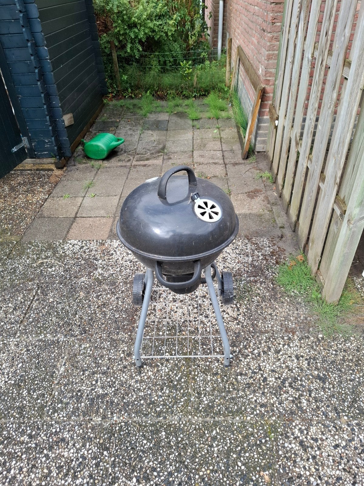 Compacte houtskool barbecue op wielen, Ophalen of Verzenden, Gebruikt