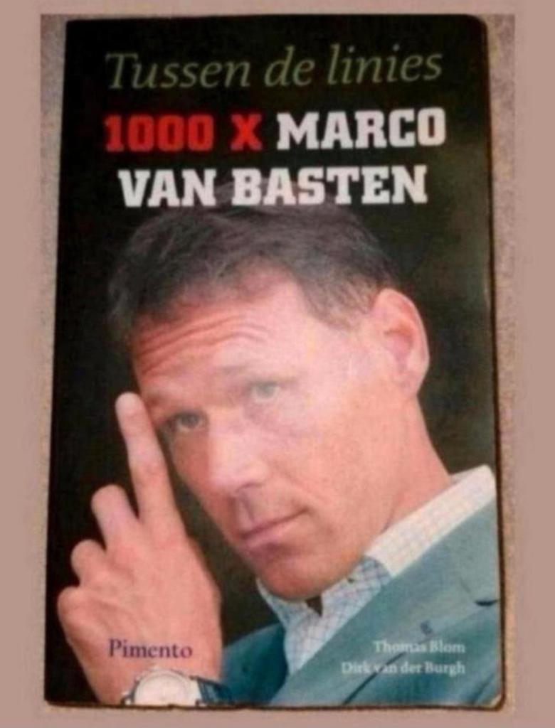 Tussen de linies: 1000 X Marco van Basten, Ophalen of Verzenden, Zo goed als nieuw, Thomas Blom, Dirk van der Burgh, Balsport