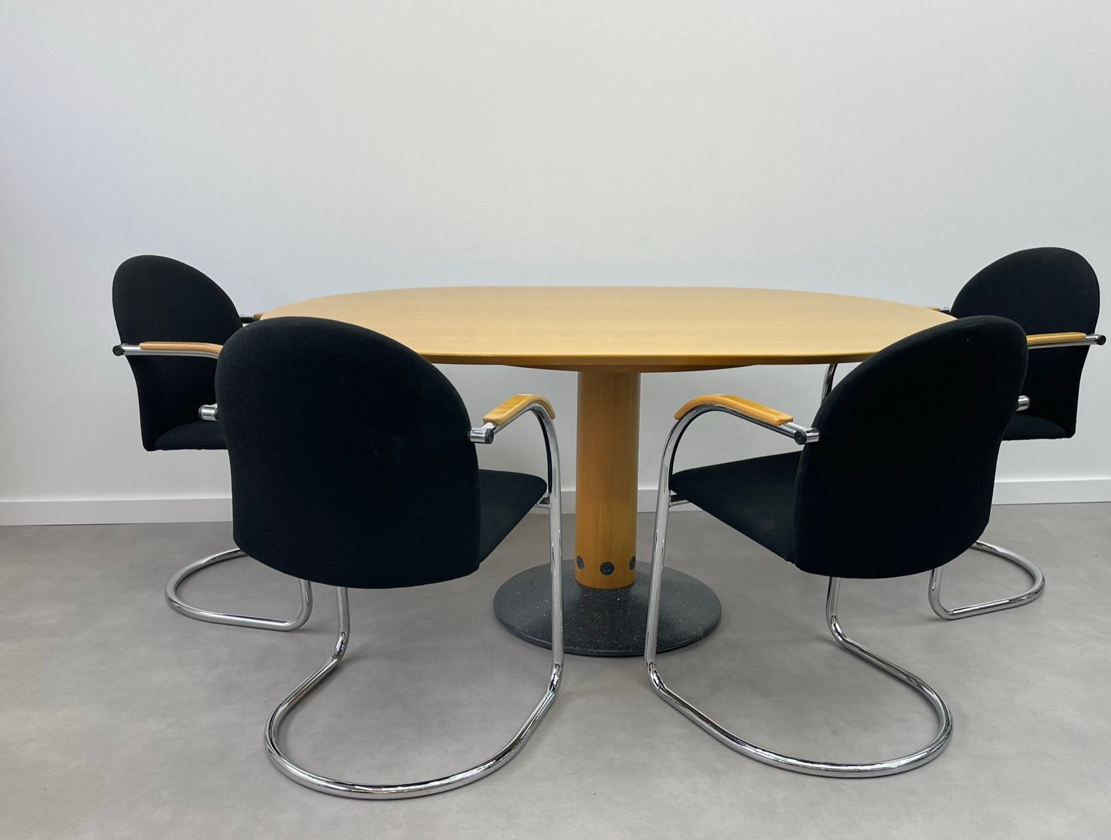Set van 4 Lande Design Vergaderstoelen / Sledestoelen, Ophalen, Zo goed als nieuw, Zwart