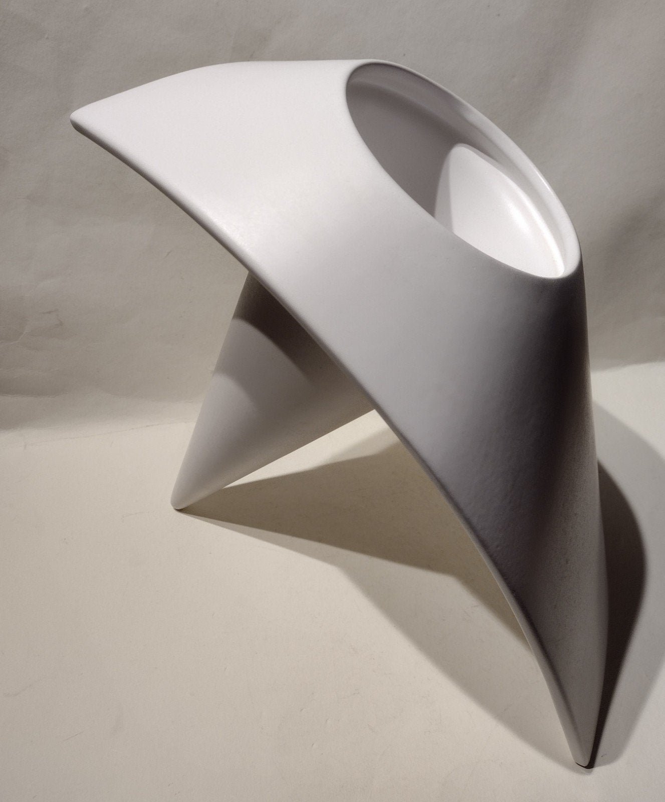 design vaas Spinaker ontwerp C. Reijnders in mat wit + zwart, Ophalen, 27 cm, Vaas, Steen/keramiek