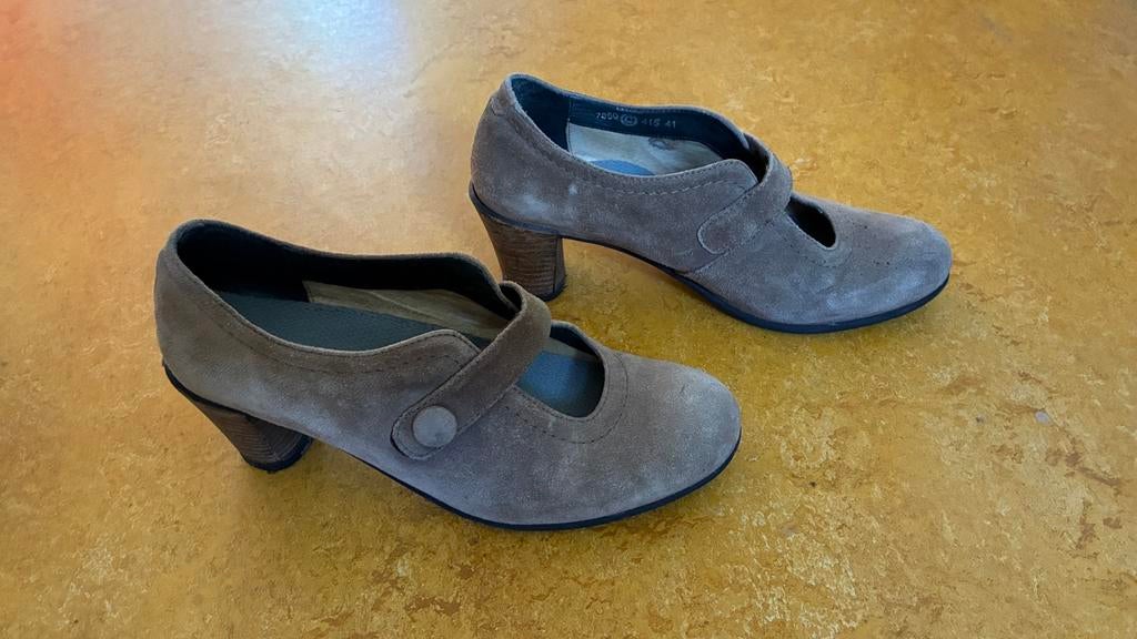 Wolky beige suede pumps maat 41, Kleding | Dames, Schoenen, Ophalen of Verzenden, Zo goed als nieuw, Beige