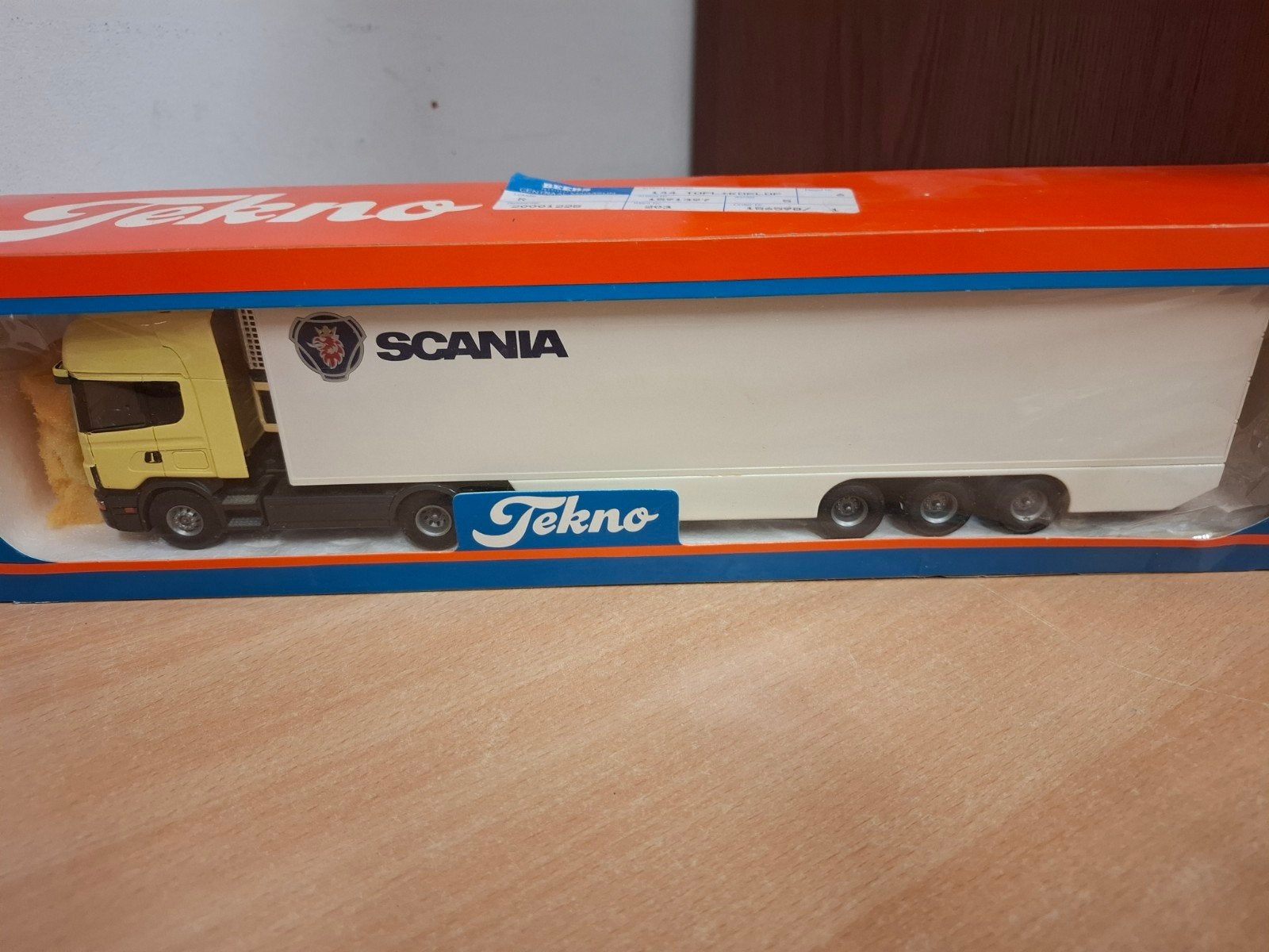 Scania 4  demo .met doos  Tekno 1:50, Ophalen of Verzenden, Zo goed als nieuw, Bus of Vrachtwagen, Tekno