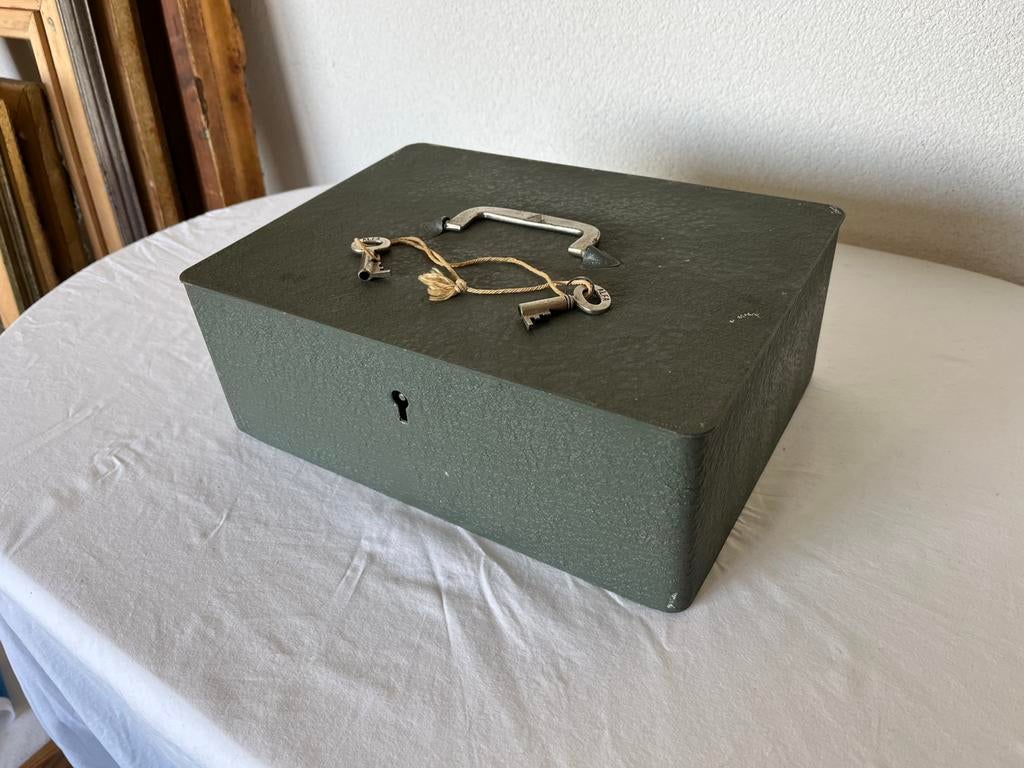 Alfa Vintage Metalen Geldkistje IJzeren Kluisje Kluis Safe, Antiek en Kunst, Ophalen of Verzenden
