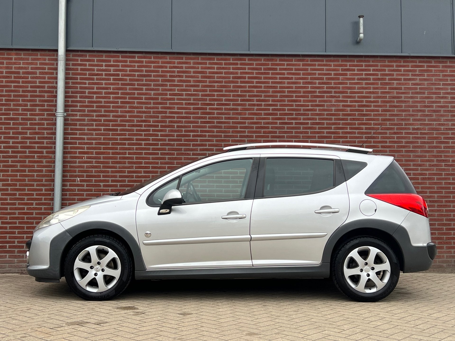 Peugeot 207 SW Outdoor 1.6 VTi XS LEES TEKST / Airco / panor, Gebruikt, 4 cilinders, 1110 kg, Handgeschakeld