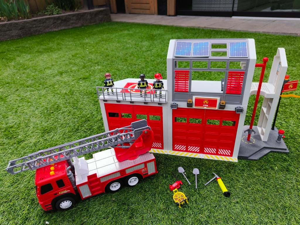 Playmobil Brandweerkazerne met Figuren en Brandweerauto, Kinderen en Baby's, Speelgoed | Playmobil, Ophalen of Verzenden, Gebruikt