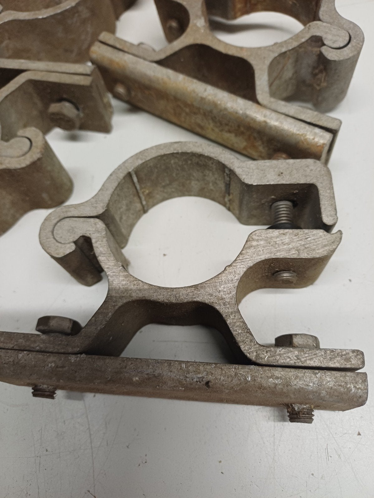 Partij verkeersbord beugels Aluminium 21 stuks 49mm, Diversen, Ophalen of Verzenden, Gebruikt