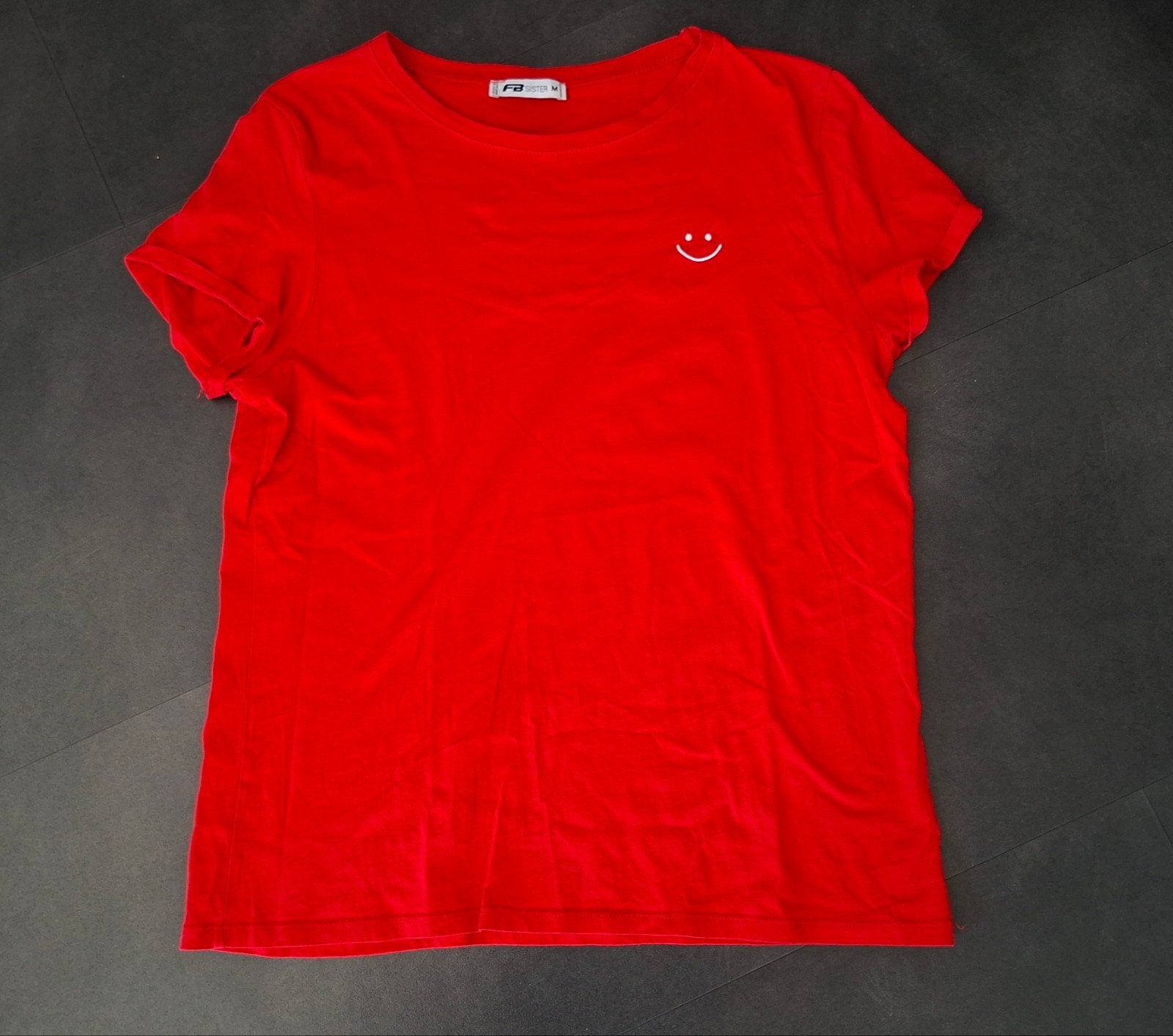 FB Sister Rood T-shirt met Smiley - Maat M, Maat 38/40 (M), Ophalen of Verzenden, Korte mouw, FB Sister