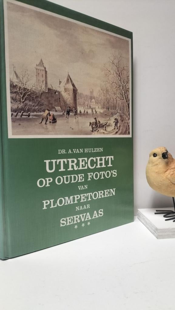 Hulzen, Dr. A. van; Utrecht op oude foto’s van Plompetoren n, Boeken, Geschiedenis | Stad en Regio, Ophalen of Verzenden, Gelezen