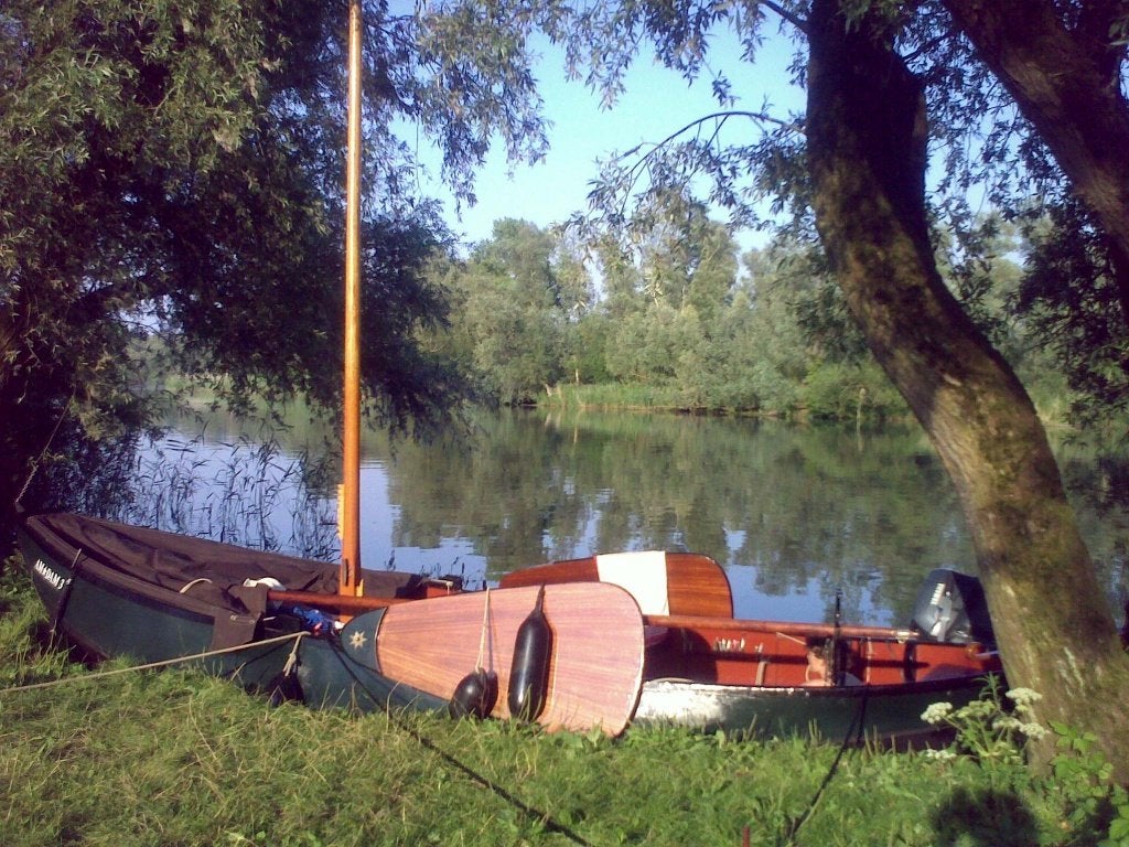 Mooie en complete Zalmschouw te koop, Watersport en Boten, Platbodems, Gebruikt, Staal, 10 pk, 2 m