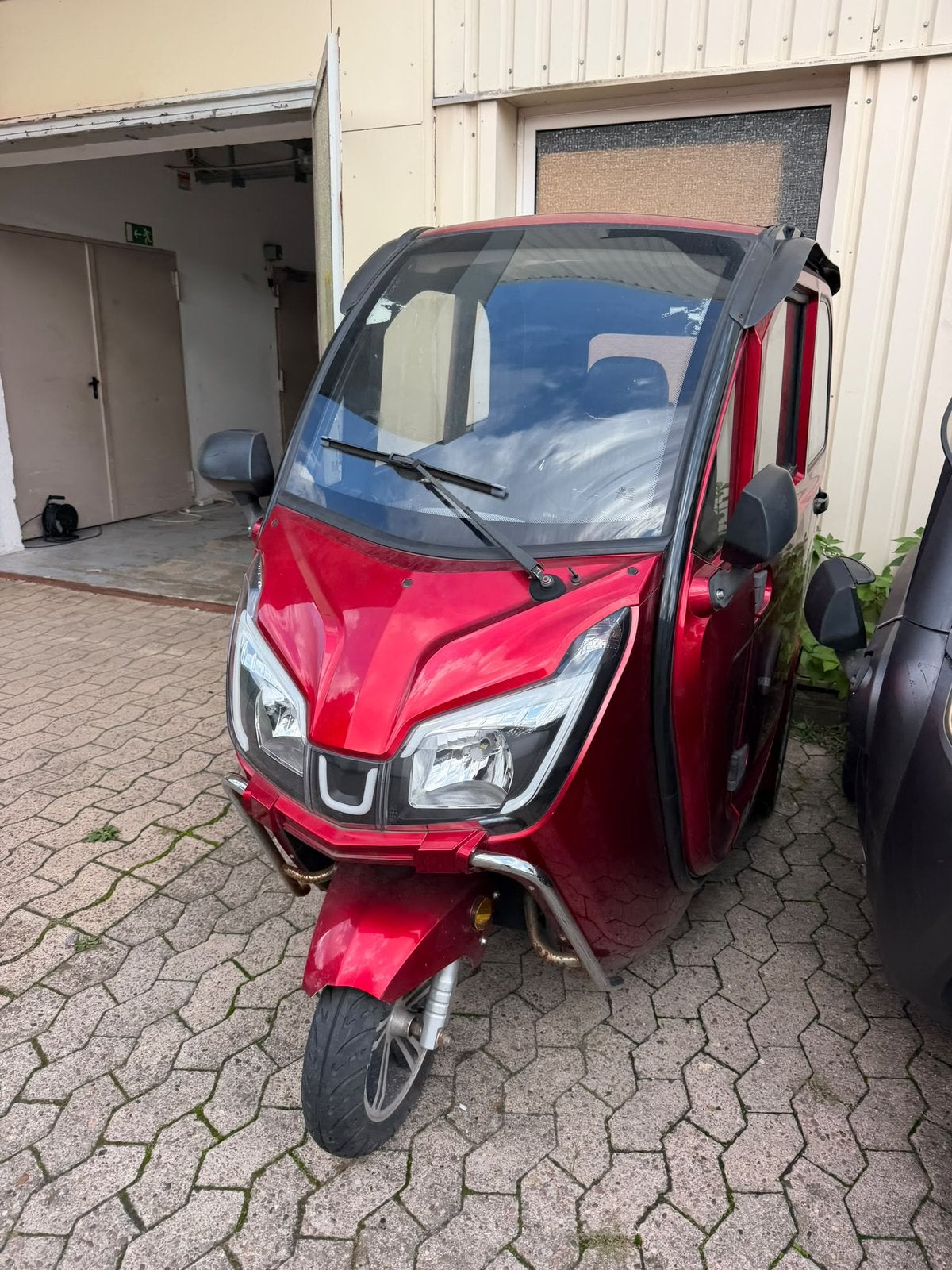 Overdekte scootmobiel 3wieler rood topstaat, Ophalen of Verzenden, 46 km of meer, 16 km/u of meer