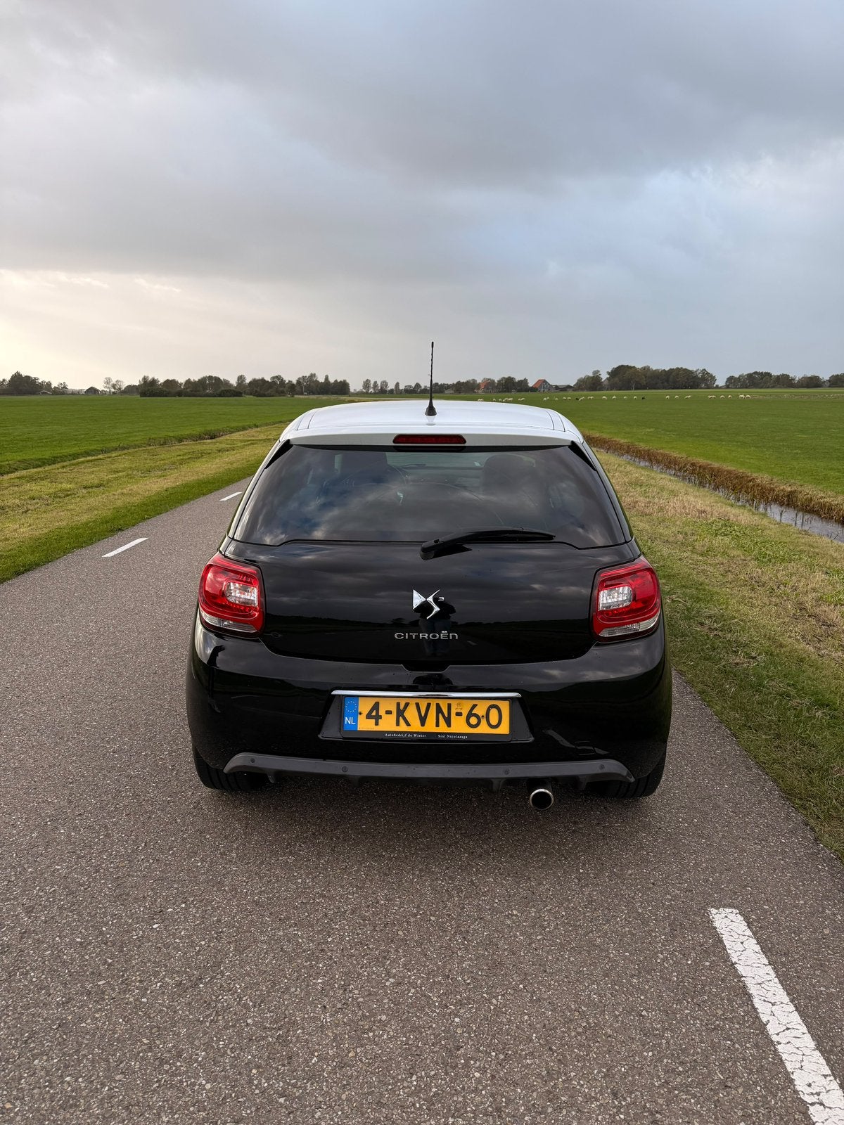 Citroën DS3 1.2 VTI 2013 Zwart, Auto's, Voorwielaandrijving, 40 €/maand, 1199 cc, Zwart