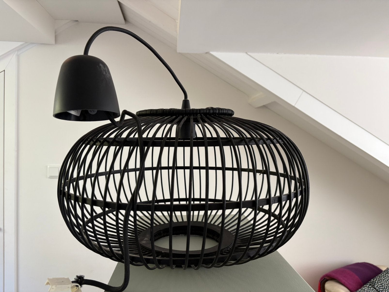 Zwarte rotan lamp kwantum 50 cm doorsnede, Huis en Inrichting, Ophalen, Zo goed als nieuw