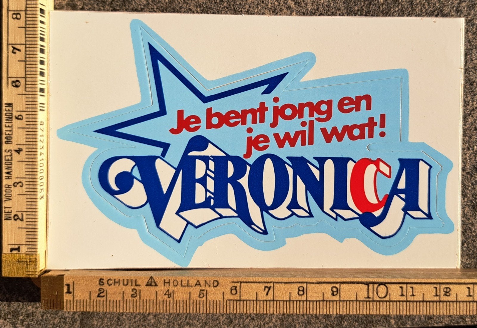 Vintage sticker je bent jong en wil wat Veronica radio tv, Ophalen of Verzenden, Zo goed als nieuw