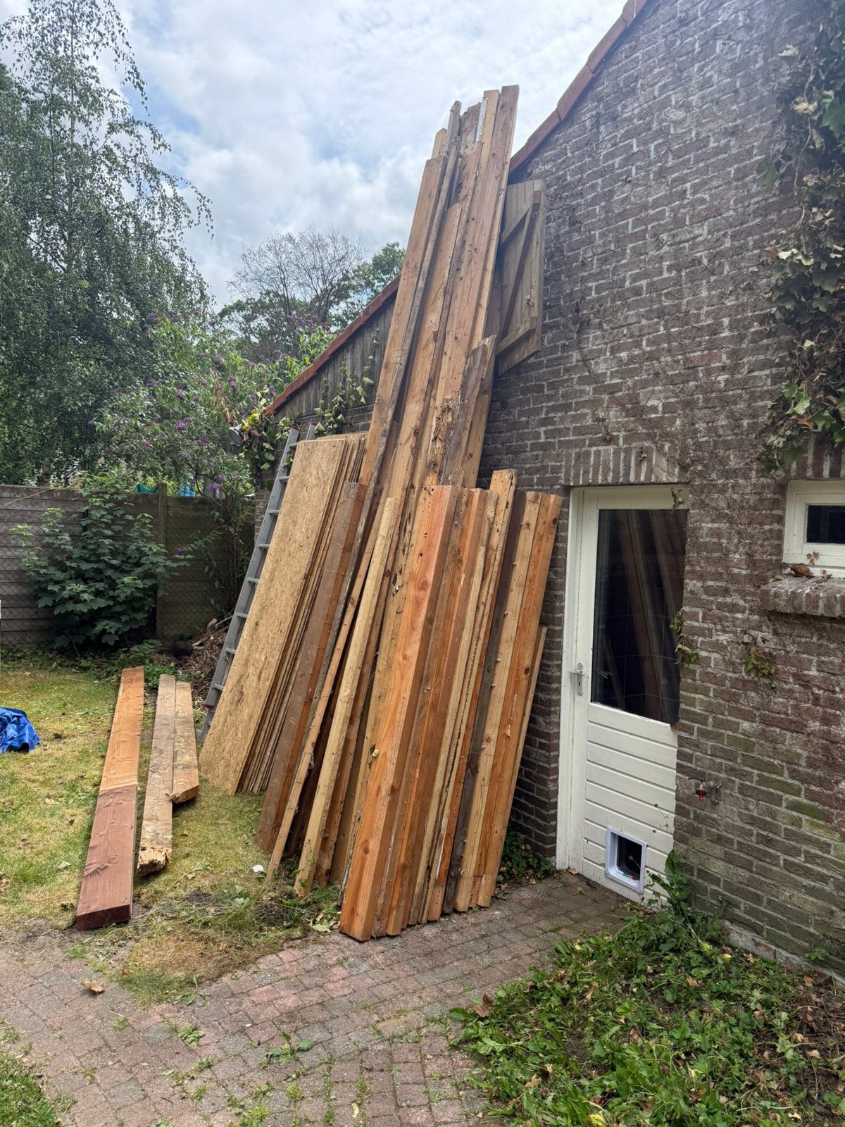 Heel veel mooie balken van schuur, Tuin en Terras, Palen, Balken en Planken, Ophalen of Verzenden, Zo goed als nieuw, 250 cm of meer