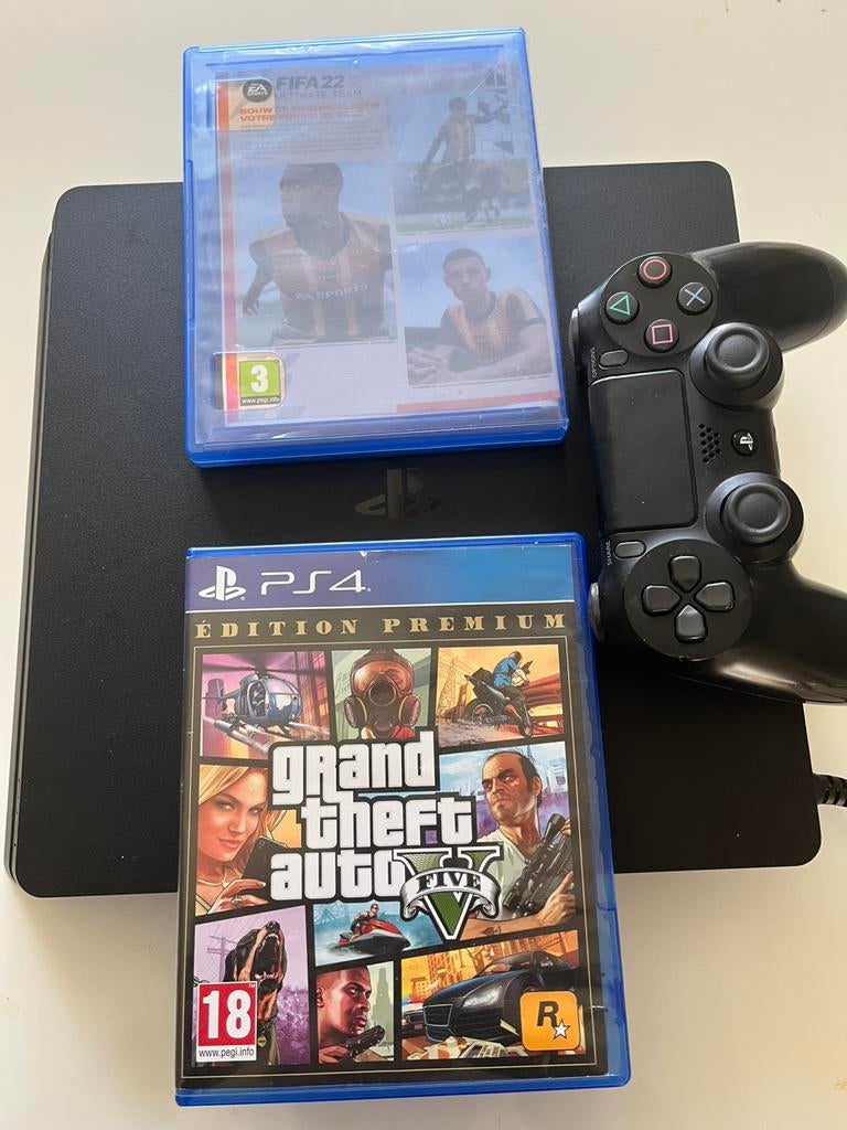 Ps4 met 2 gaming spellen Gta5, Fifa 22, Spelcomputers en Games, Spelcomputers | Sony PlayStation 4, Ophalen, Zo goed als nieuw