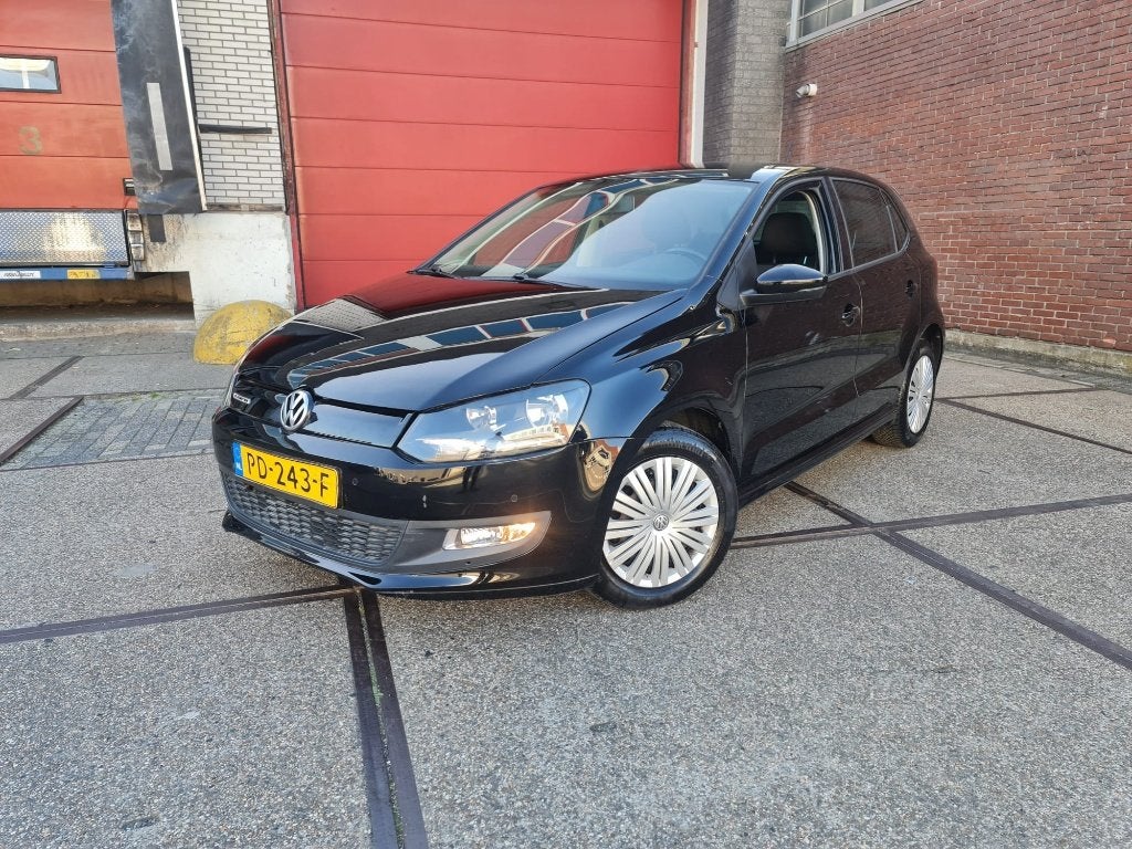 Volkswagen Polo 1.0 TSI 95PK 5D Bluemotion 2017 Zwart, Auto's, Voorwielaandrijving, Dealer onderhouden, Stof, 40 €/maand