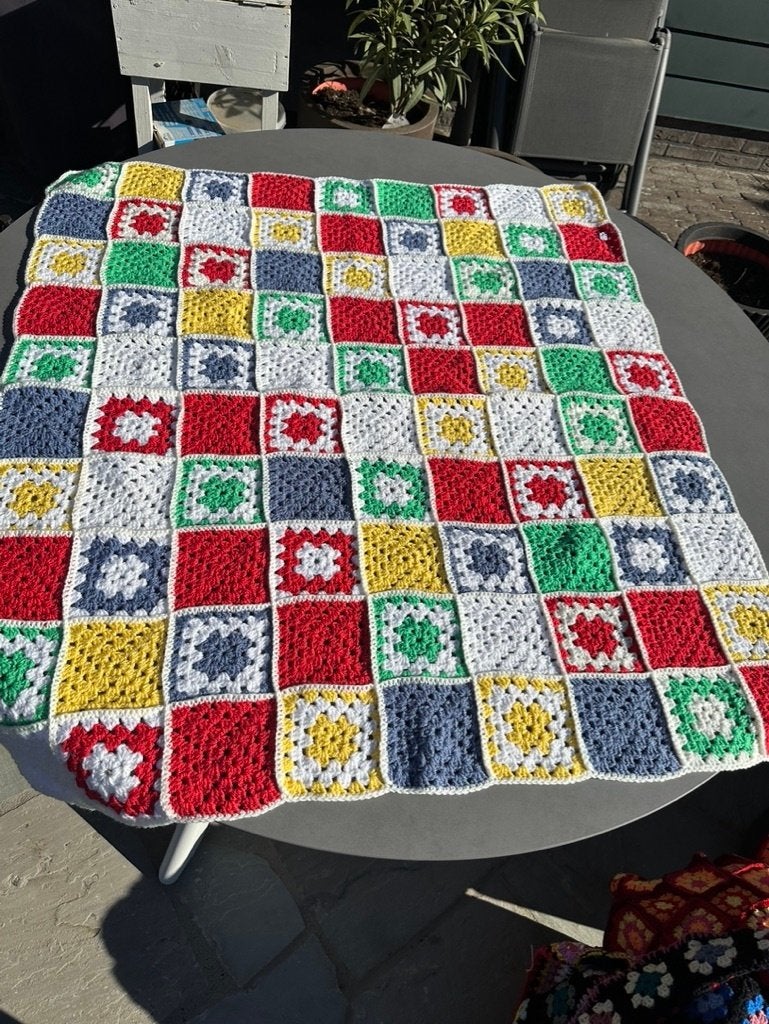 Rood/wit/groen/blauw/gele granny square woondeken, Woondeken, Verzenden, Nieuw, 150 cm