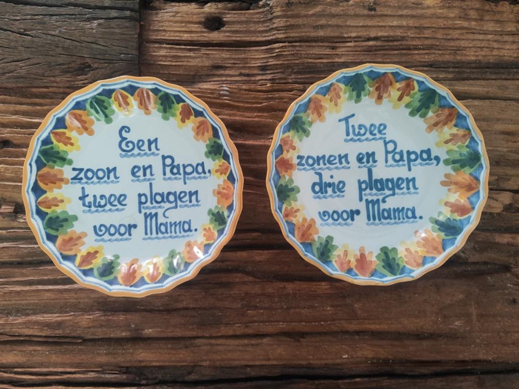 2 Altena Workum wandbordjes 16 cm met spreuk, Ophalen of Verzenden