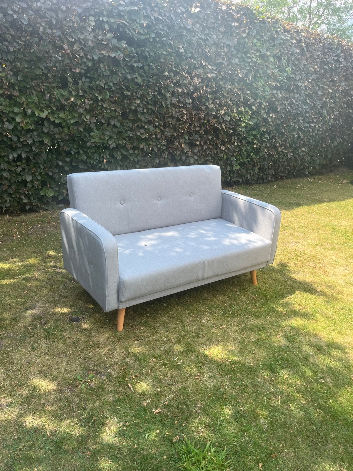 Grijze tweepersoons bank, Ophalen, Gebruikt, Tweepersoons, 75 tot 100 cm