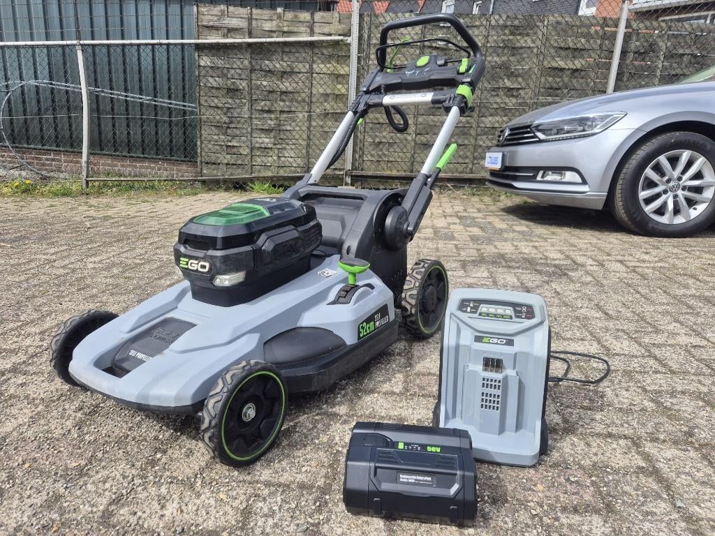 Ego zelfrijdende grasmaaier 52 cm breed, Tuin en Terras, Grasmaaiers, Ophalen, Cirkelmaaier, Gebruikt, Accu-grasmaaier