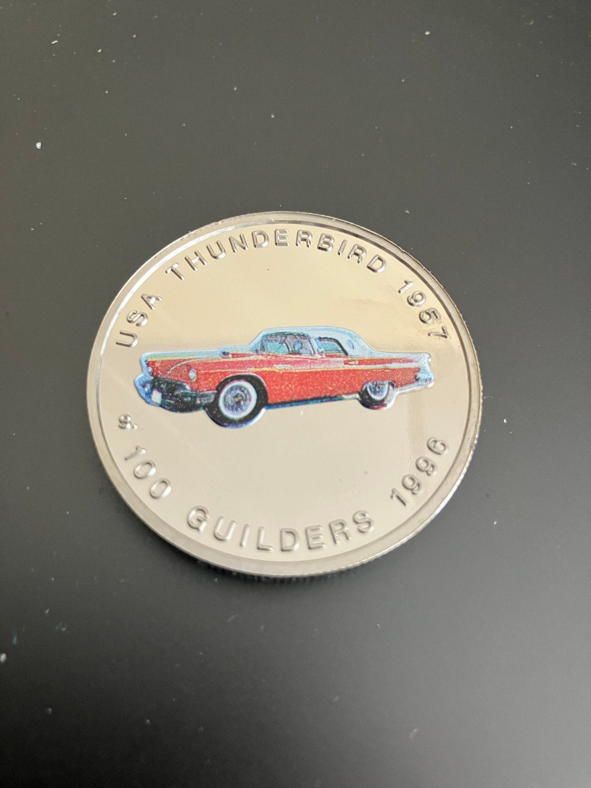 Suriname 100 Gulden 1996 USA Thunderbird 1957 Munt, Postzegels en Munten, Munten | Azië, Losse munt, Ophalen of Verzenden