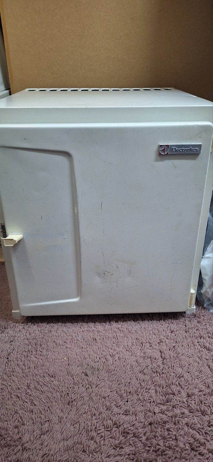 Electrolux minibar koelkastje met vriesvak, Ophalen, Gebruikt, Minder dan 85 cm, Minder dan 75 liter