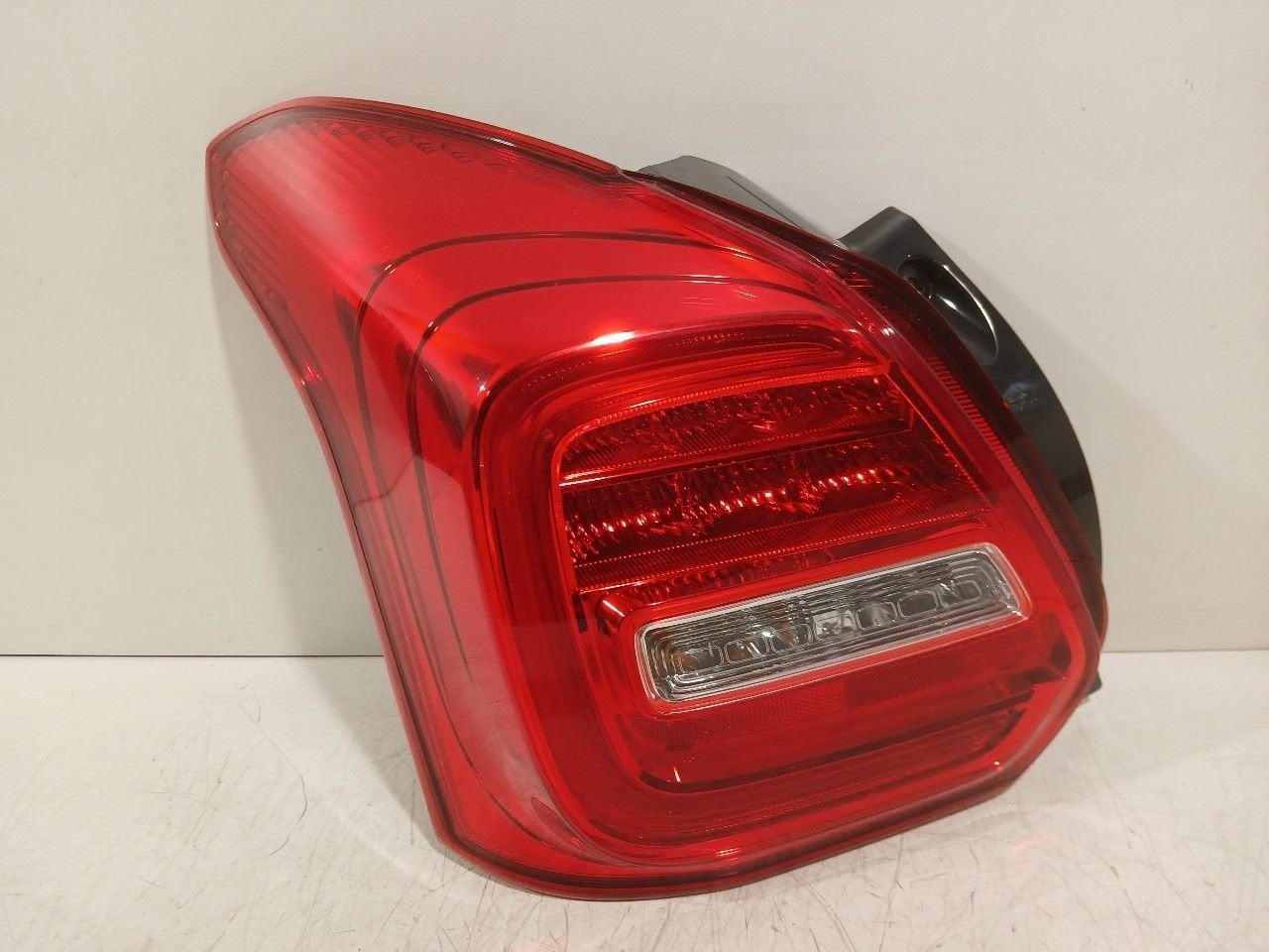 Achterlicht links buiten Suzuki Swift, Onderdelen@venauto.nl, Van der Ven Autorecycling B.V., Gebruikt, Ettenseweg 76, 4706 PB Roosendaal, The Netherlands