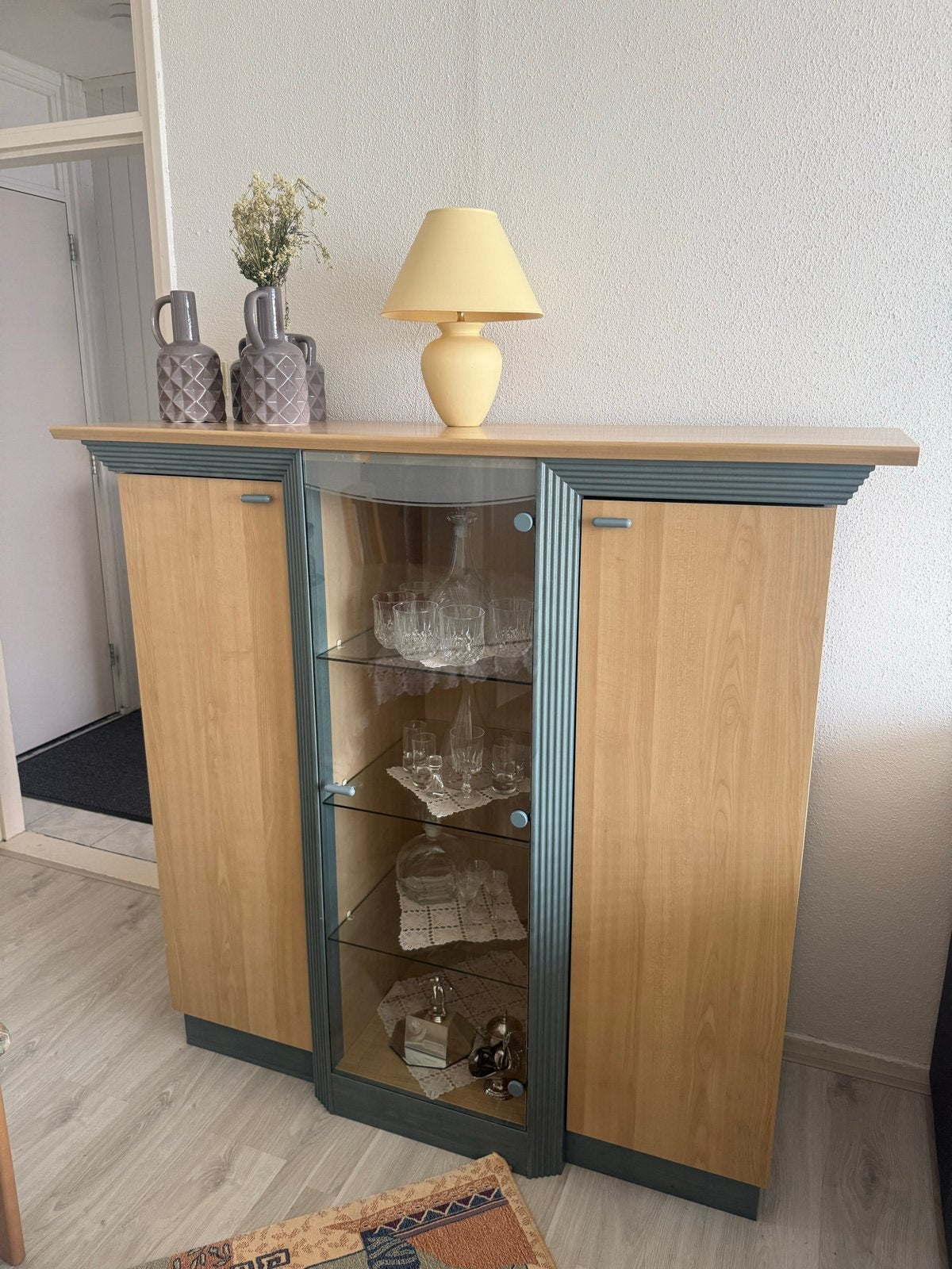 Vitrinekast en dressoir met spiegel, Ophalen, Gebruikt, 100 tot 150 cm, 200 cm of meer
