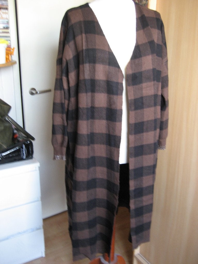 lang vest Adia 46/48 nieuw zwart bruin geblokt, Zwart, Trui of Vest, Nieuw, Ophalen of Verzenden