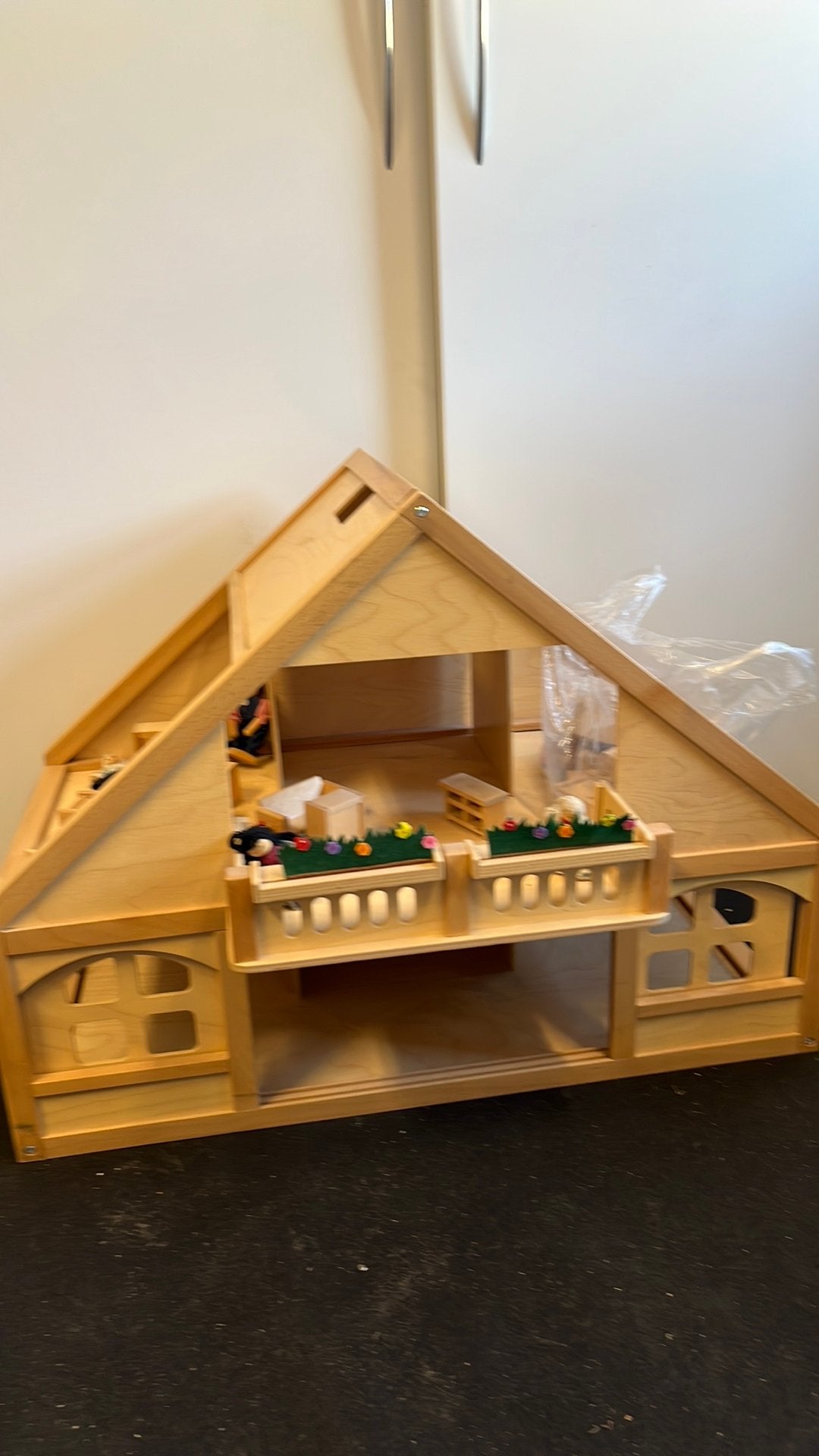 Groot poppenhuis met  div.toebehoren, Verzamelen, Ophalen, Zo goed als nieuw, Poppenhuis