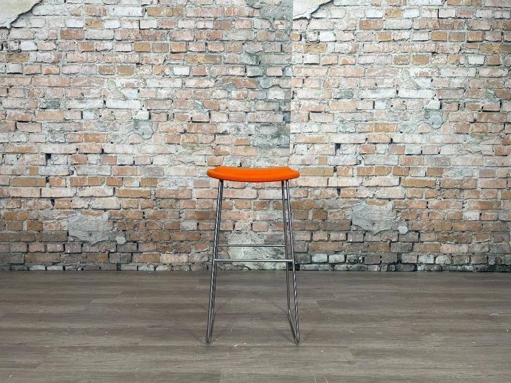 Cappellini Hi Pad Stool oranje bij TheReSales, 60 tot 90 cm, Ophalen of Verzenden, Zo goed als nieuw, 1 kruk