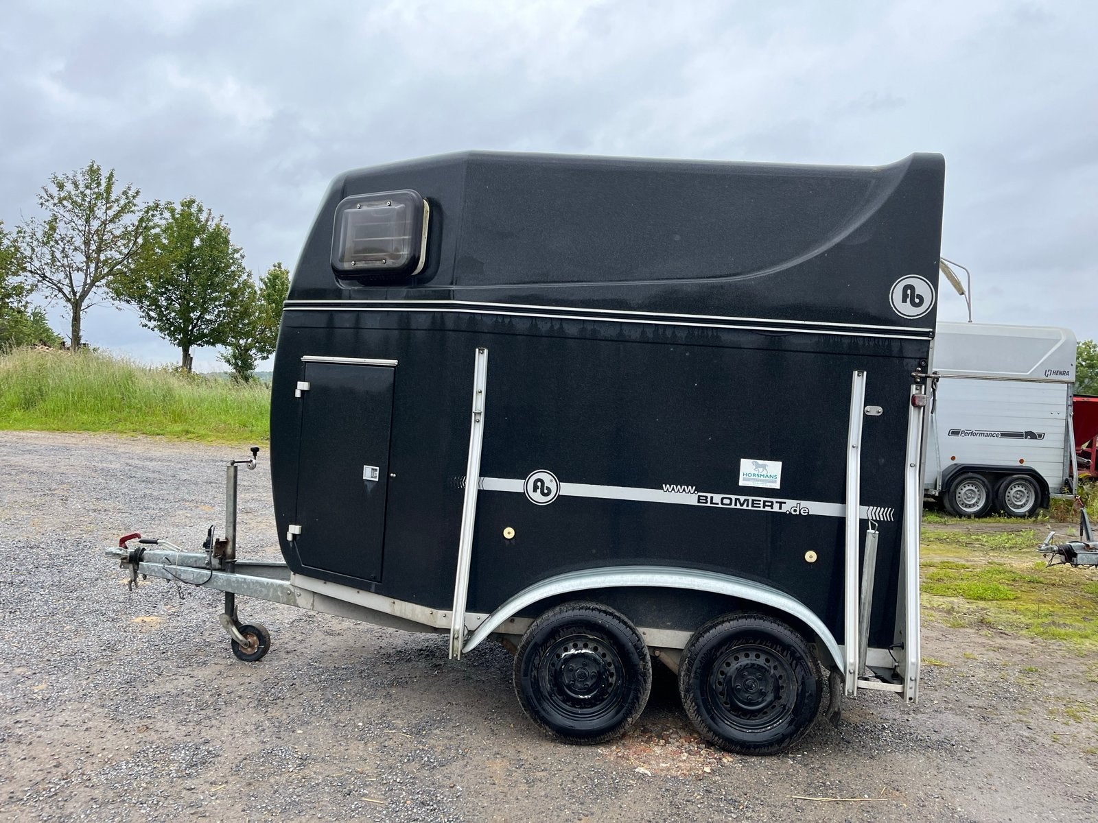 Blömert twee paards trailer - Hoog model, Ophalen, Gebruikt