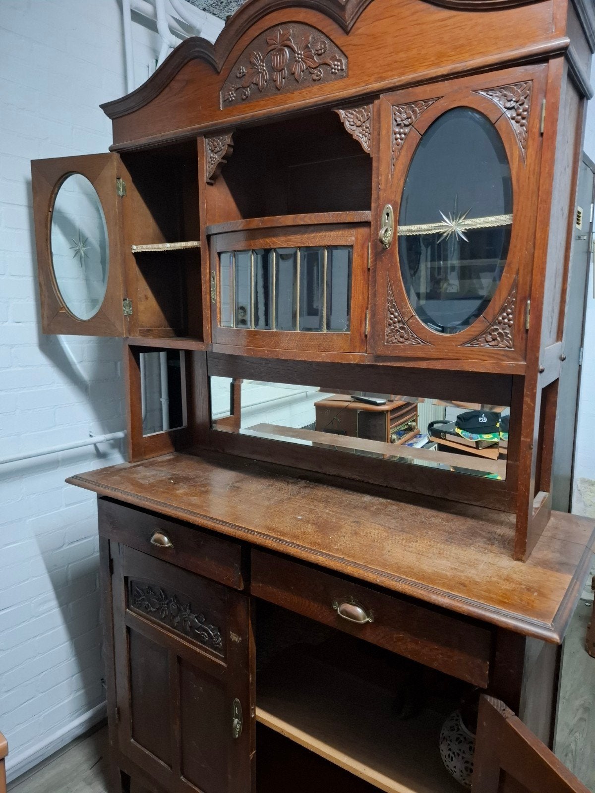 Antieke houten kast met vitrine en spiegel, Ophalen of Verzenden