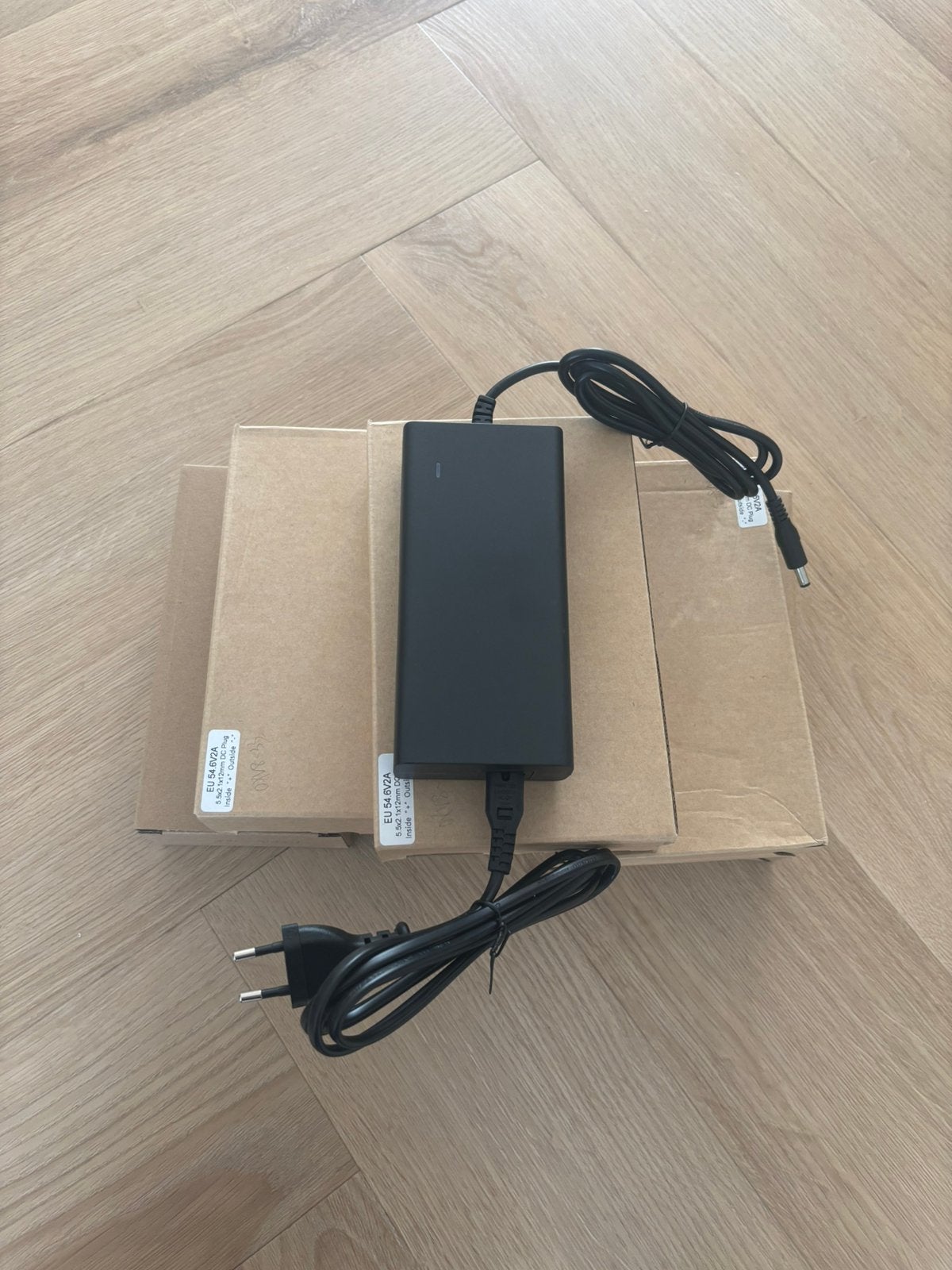 V8-h9 oplader komen uit ouxi fabriek, Spelcomputers en Games, Ophalen of Verzenden, Nieuw, Zwart, DS Lite