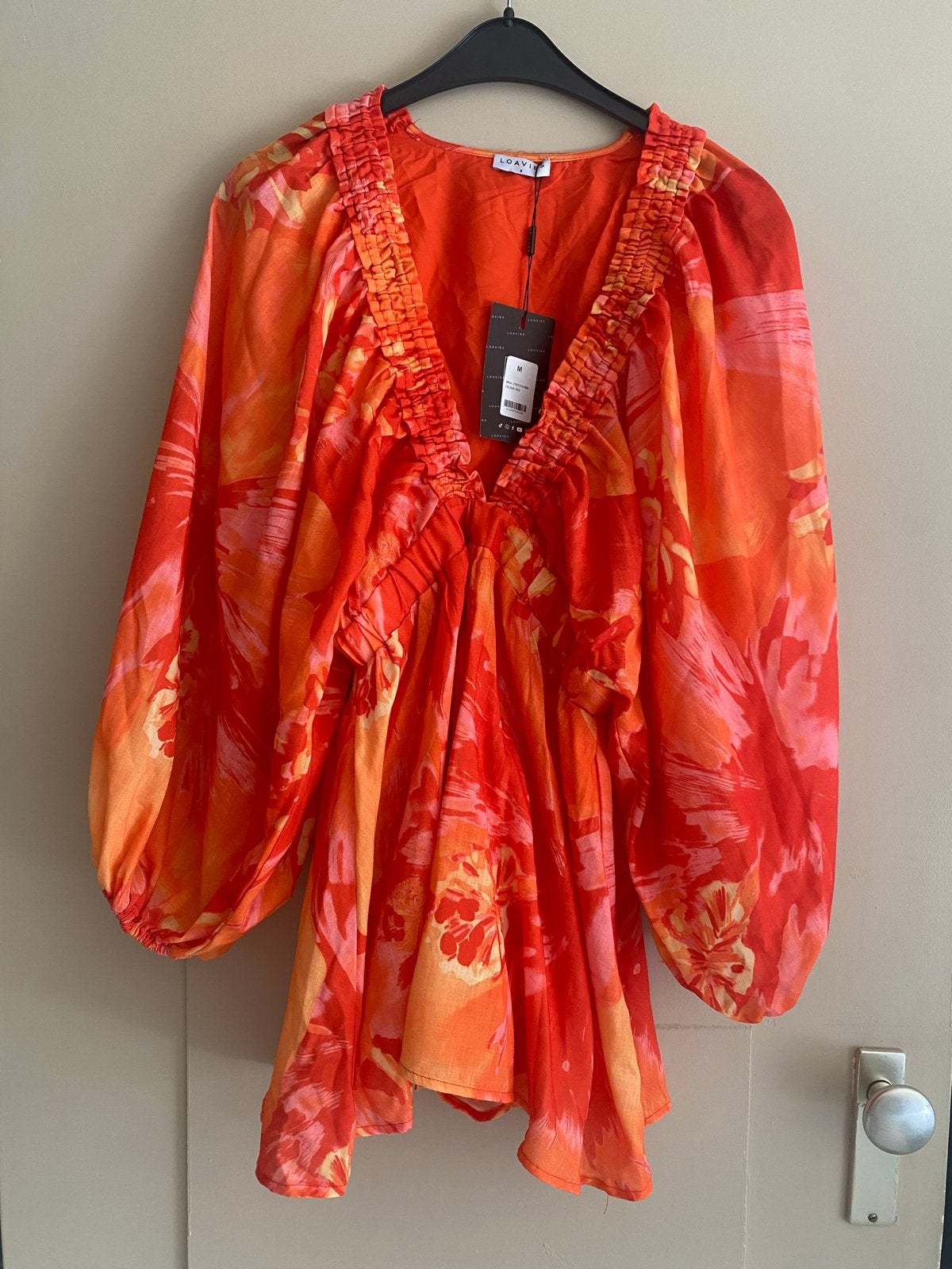 NIEUW Loavies broekjurk oranje bloemenprint maat M, Kleding | Dames, Gelegenheidskleding, Maat 38/40 (M), Overige typen, Meerkleurig