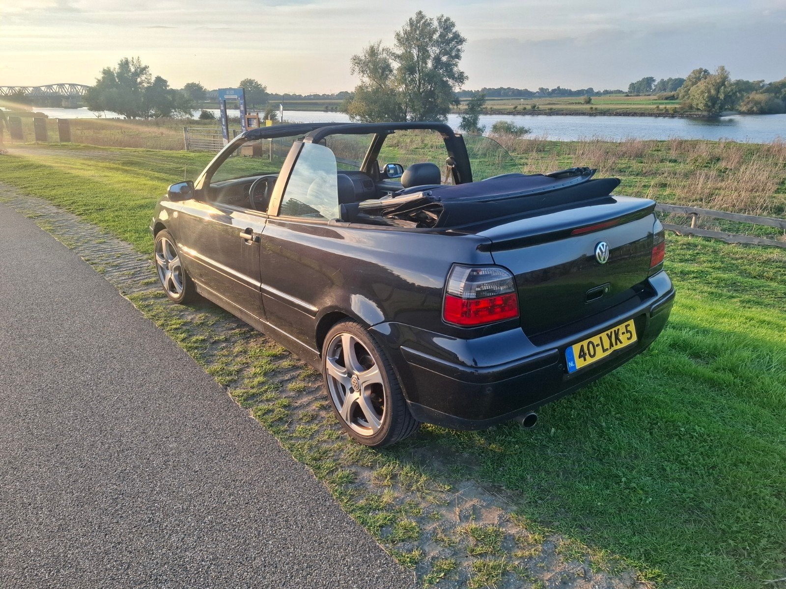 Volkswagen Golf 2000 Zwart, Auto's, Voorwielaandrijving, Zwart, Cabriolet, 4 stoelen