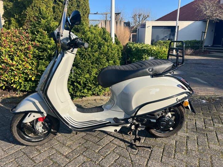 Vespa Sprint 2023 full options, 8175KM, Fietsen en Brommers, Scooters | Vespa, Ophalen, Overige modellen, Maximaal 45 km/u, Zo goed als nieuw