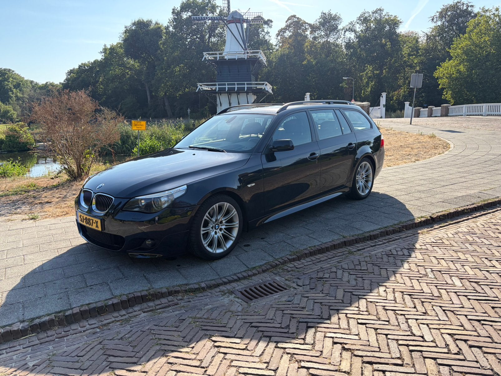 530D Touring Automaat High Executive M-Pakket, Auto's, Achterwielaandrijving, 2000 kg, 1655 kg, Zwart