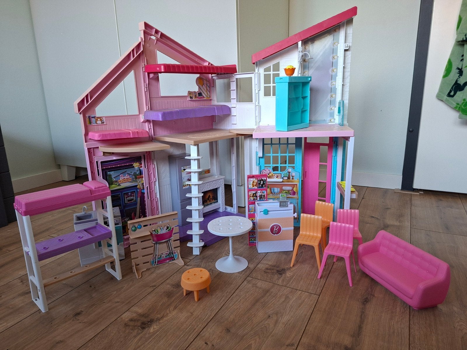 Barbie Dreamhouse Adventures opvouwbaar poppenhuis, Ophalen, Gebruikt, Barbie