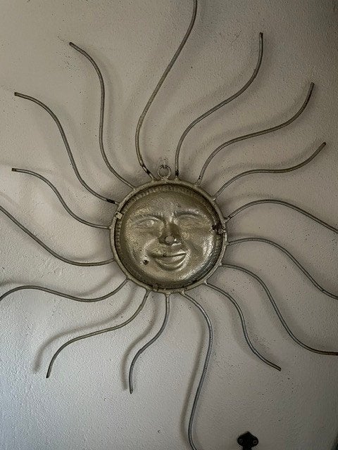 Groot Mtalen Zon Ornament Muur Decoratie Versace stijl, Metaal, Wandsculptuur, Gebruikt, Vintage