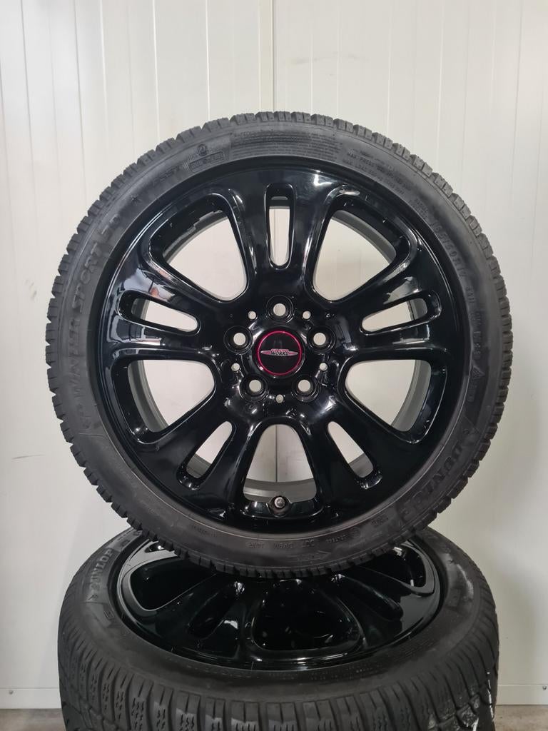 17' Mini Cooper F55 F56 F57 Styling 510 met winterbanden
