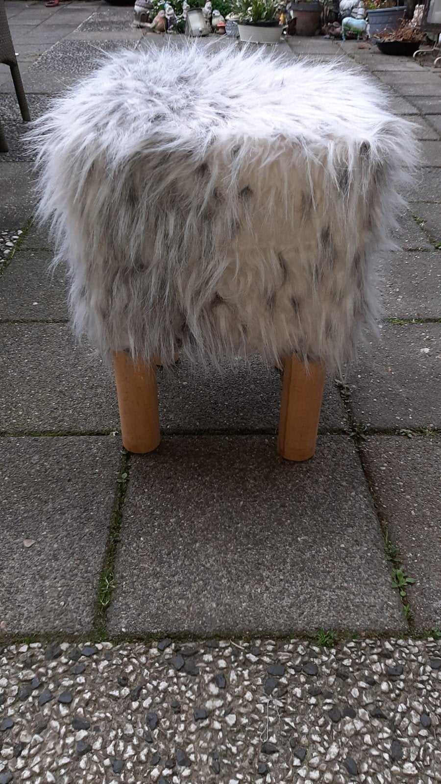 2 krukjes  met vachtje, Ophalen, Hout