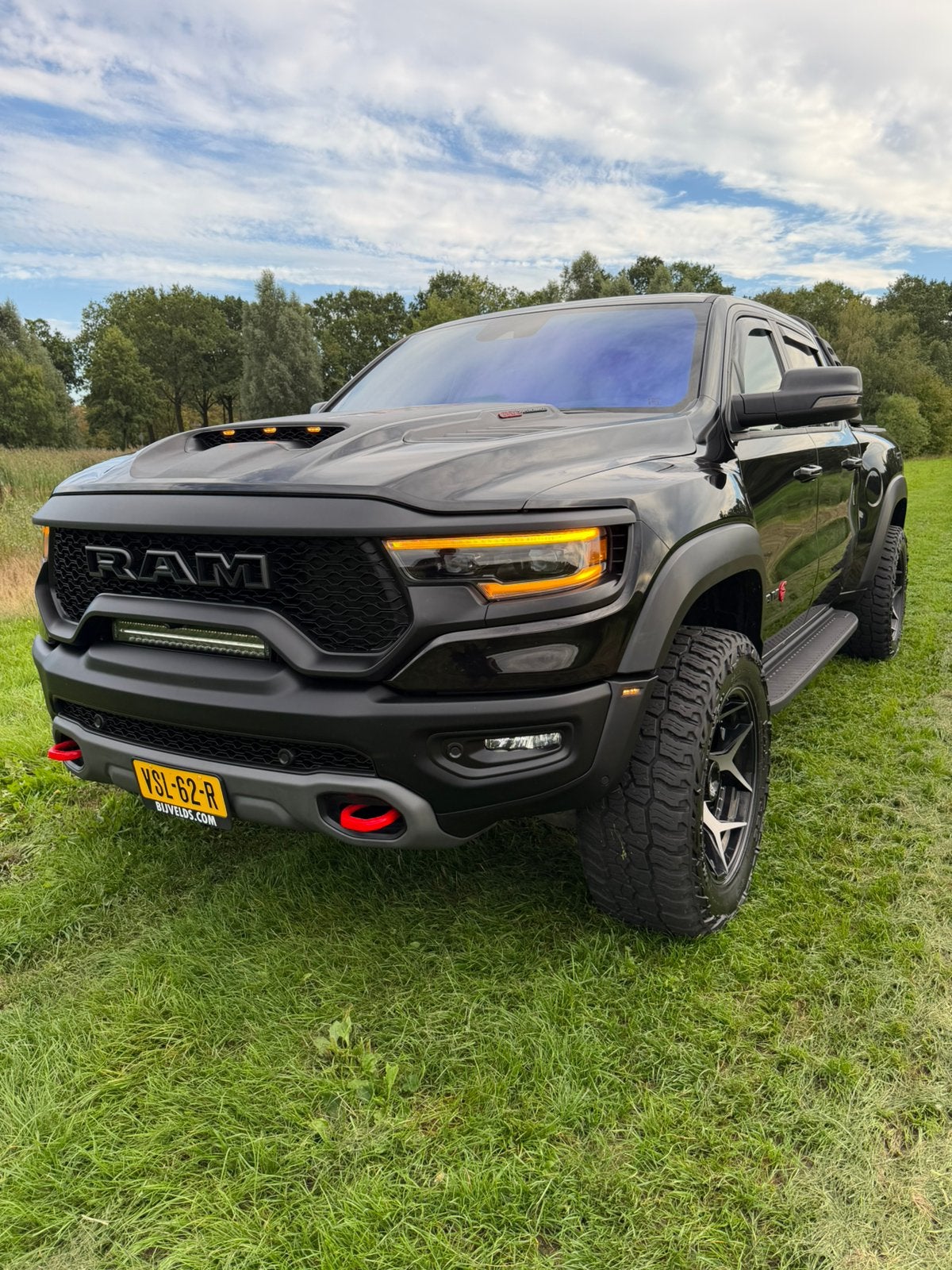 Dodge RAM TRX 6.2L Supercharged V8 712 pk 2022  69DKM, Automaat, 3 km/l, 2815 kg, Zwart